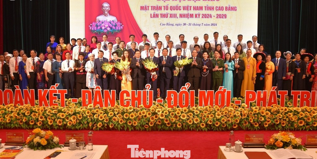 Ban Chấp hành Ủy ban MTTQ Việt Nam tỉnh Cao Bằng ra mắt đại hội. Ban Chấp hành Ủy ban MTTQ Việt Nam tỉnh Cao Bằng ra mắt đại hội.