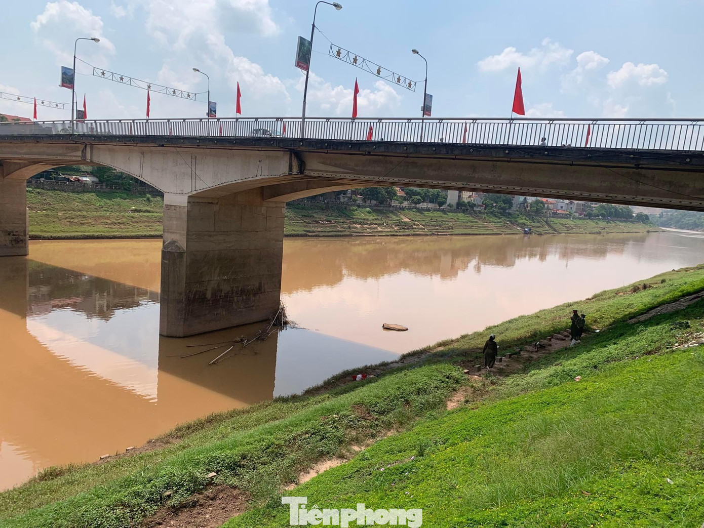 Cầu Đông Kinh thời gian qua có nhiều vụ tự tử. Ảnh: Duy Chiến