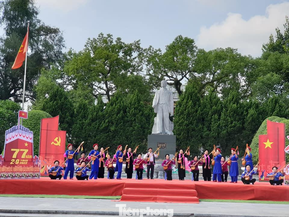 Các đội văn nghệ trên địa bàn tỉnh Lạng Sơn tổ chức ca hát, giao lưu. Ảnh: Duy Chiến Các đội văn nghệ trên địa bàn tỉnh Lạng Sơn tổ chức ca hát, giao lưu. Ảnh: Duy Chiến