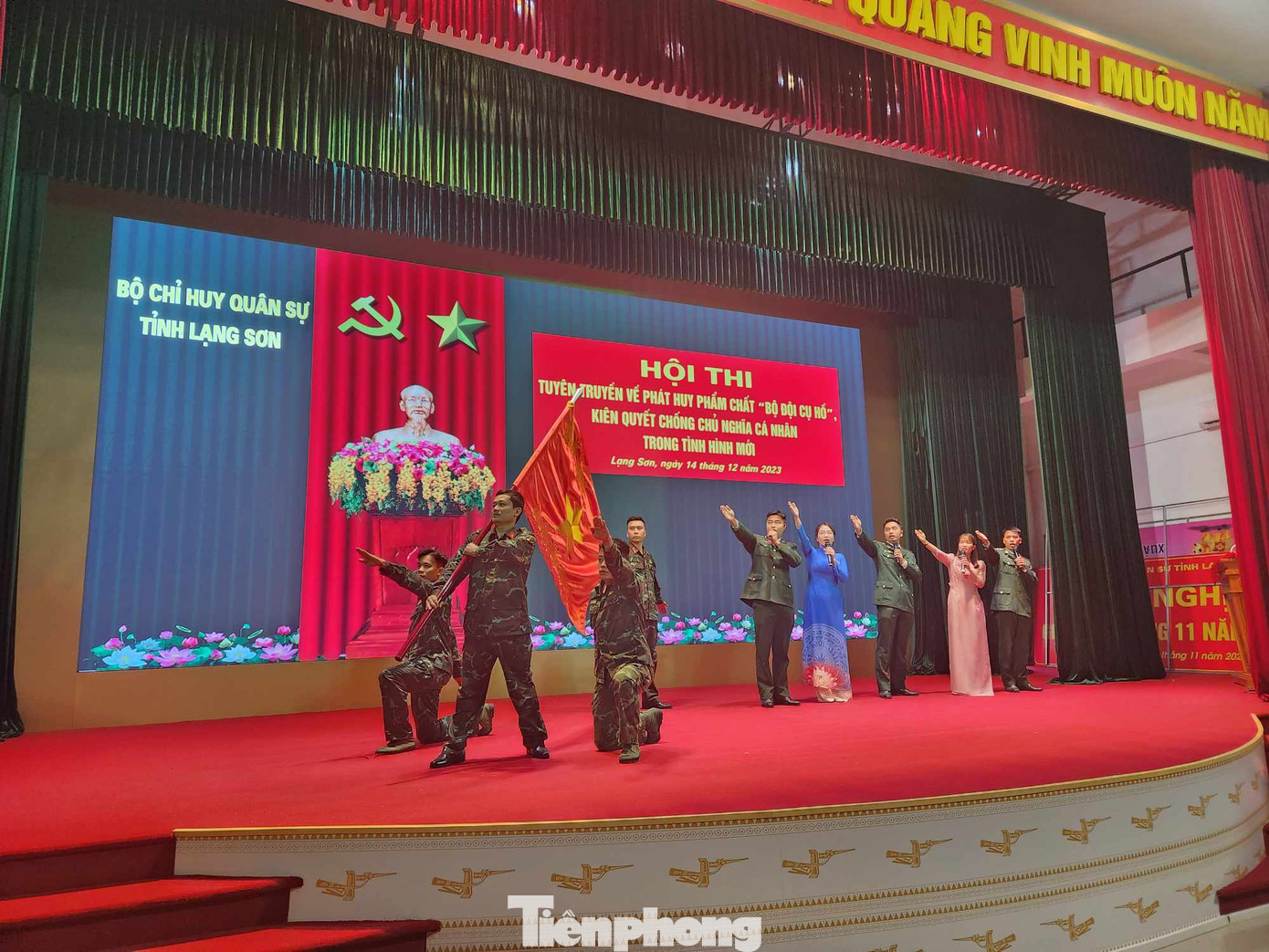 Nhiều tiết mục ca ngợi phẩm chất anh Bộ đội Cụ Hồ. Ảnh: Duy Chiến