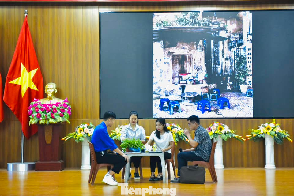 Lồng ghép các tiểu phẩm tuyên truyền.