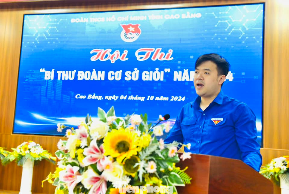 Anh Hà Ngọc Huy - Phó Bí thư Thường trực Tỉnh Đoàn Cao Bằng khai mạc hội thi.