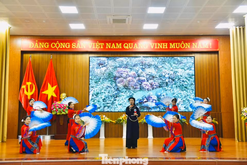Nhiều tiết mục đậm đà bản sắc dân tộc.
