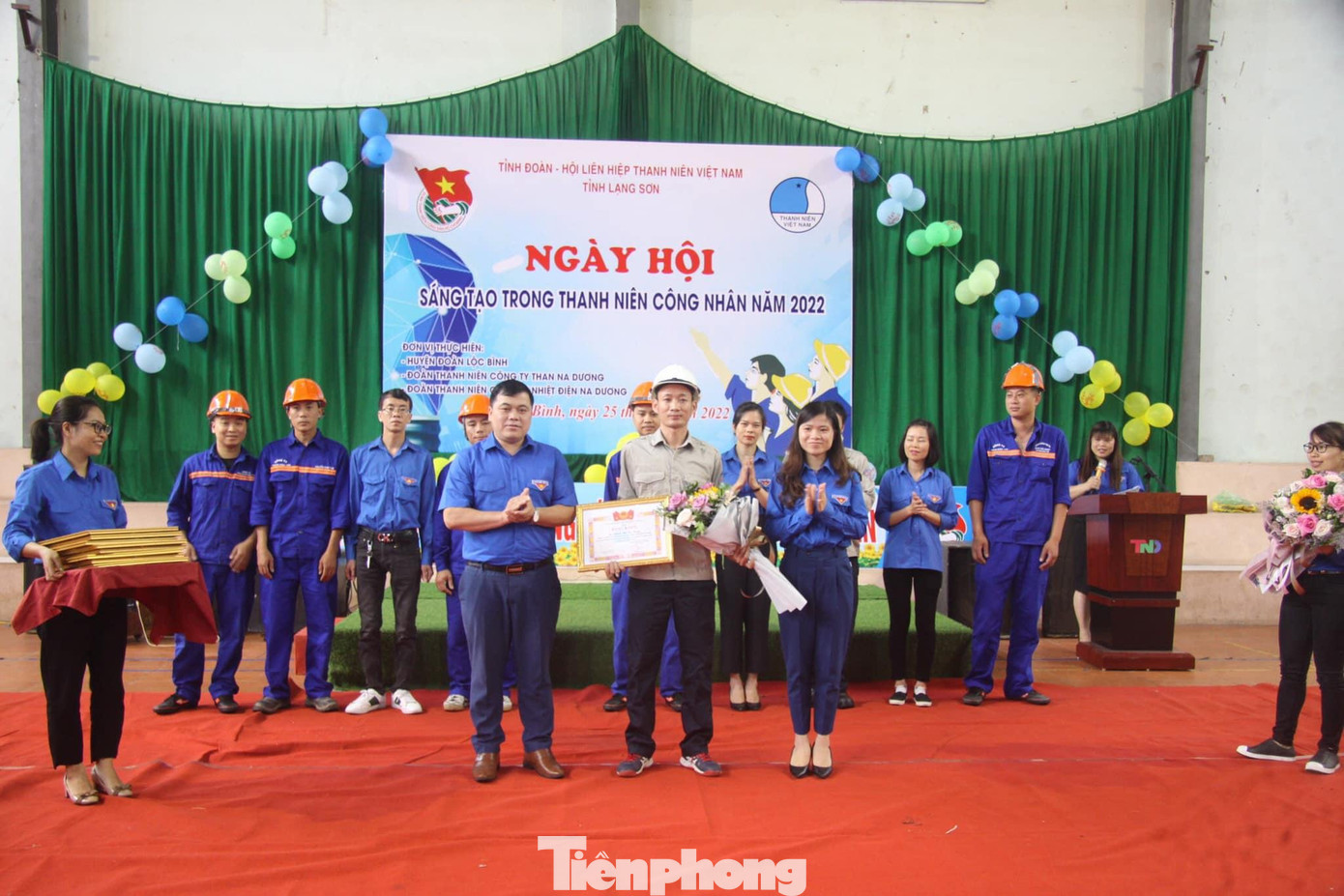 Trao giải cho những VĐV xuất sắc -Ảnh: Duy Chiến Trao giải cho những VĐV xuất sắc -Ảnh: Duy Chiến