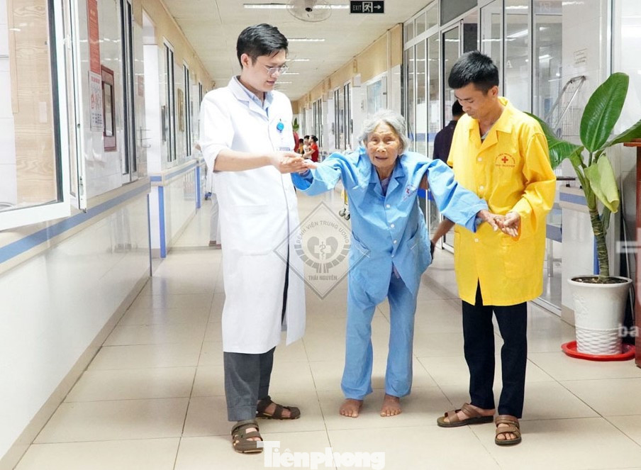 Sau phẫu thuật thành công, cụ Th đã ổn định sức khỏe . Ảnh: M.T Sau phẫu thuật thành công, cụ Th đã ổn định sức khỏe . Ảnh: M.T