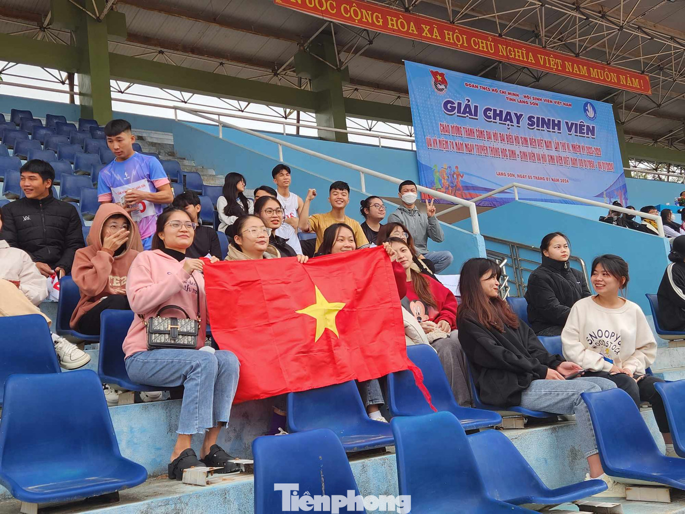 Giải thi đấu được sự cổ vũ nhiệt tình của sinh viên xứ Lạng. Ảnh: Duy Chiến