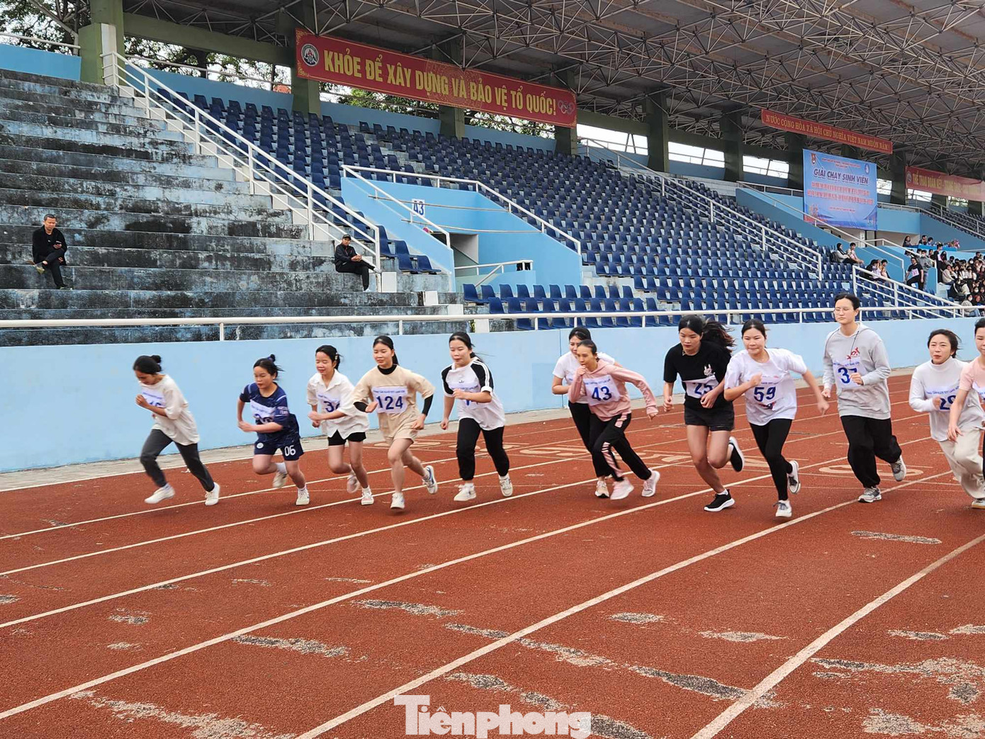 Các vận động viên thi đấu sôi nổi, hào hứng. Ảnh: Duy Chiến