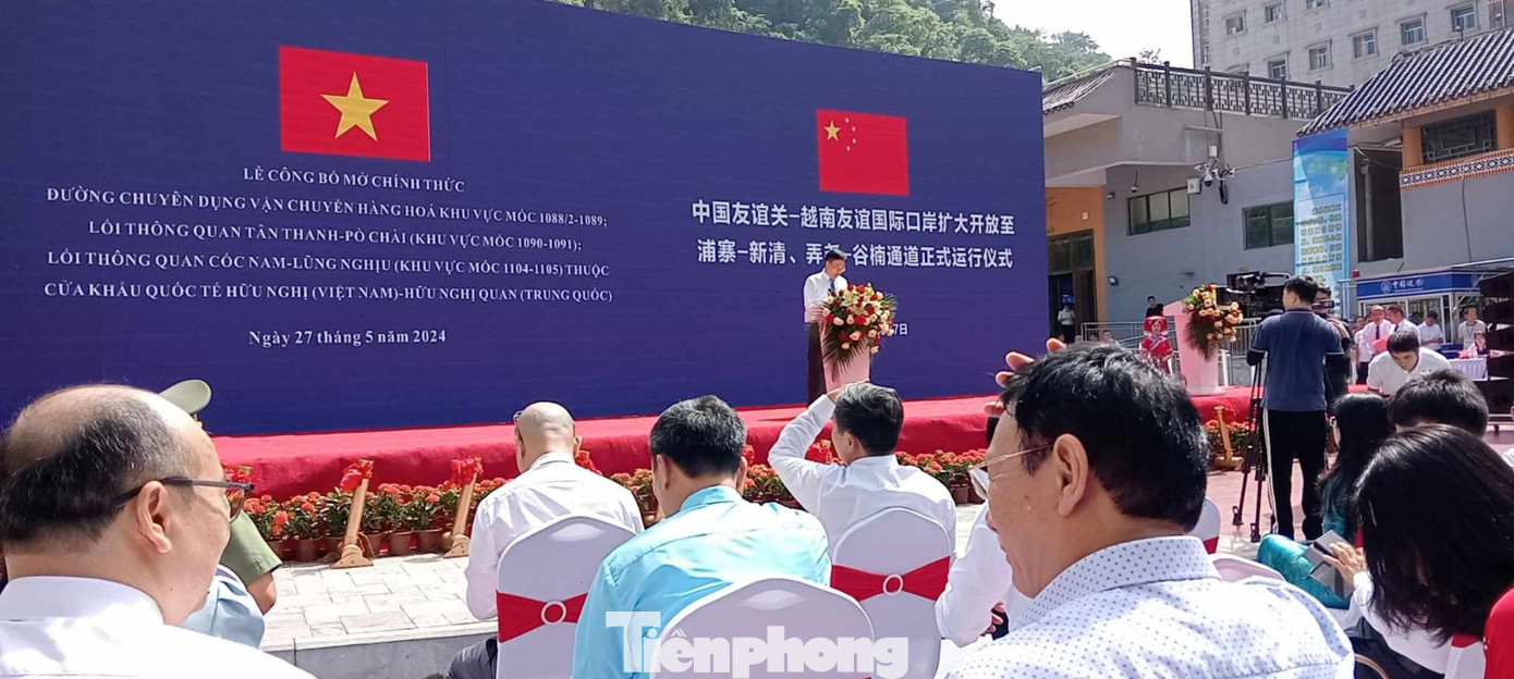 Lễ công bố kết nối đường chuyên dụng vận chuyển hàng hóa và các đường nhánh- lối thông quan giữa hai nước Việt - Trung trên khu vực biên giới Lạng Sơn. Ảnh: Duy Chiến. Lễ công bố kết nối đường chuyên dụng vận chuyển hàng hóa và các đường nhánh- lối thông quan giữa hai nước Việt - Trung trên khu vực biên giới Lạng Sơn. Ảnh: Duy Chiến.