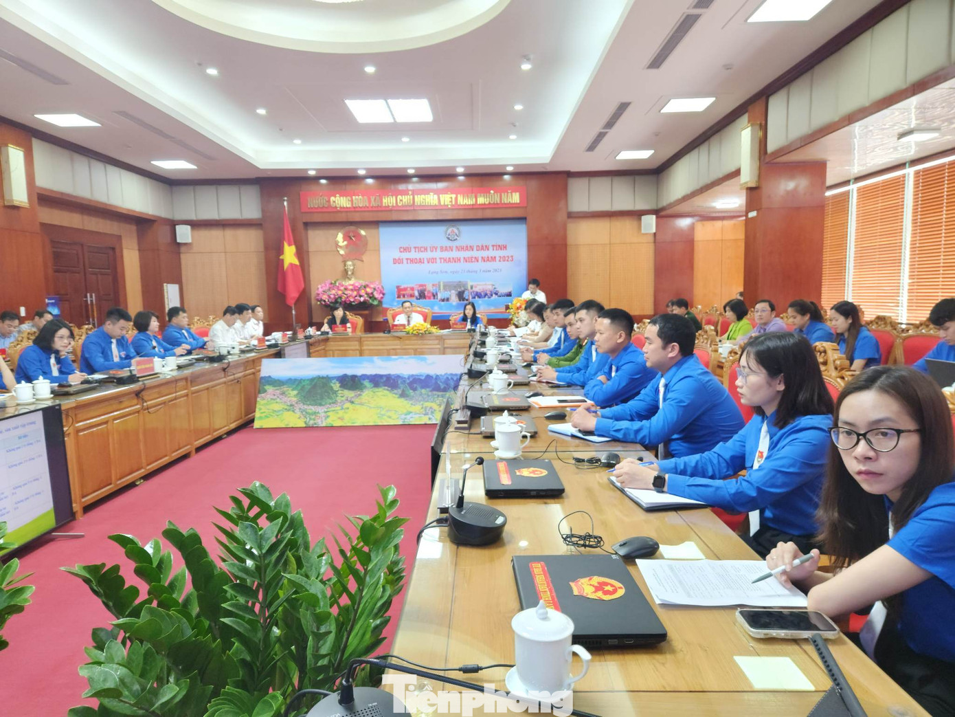 Đoàn viên, thanh niên tham gia đối thoại với lãnh đạo tỉnh. Đoàn viên, thanh niên tham gia đối thoại với lãnh đạo tỉnh.