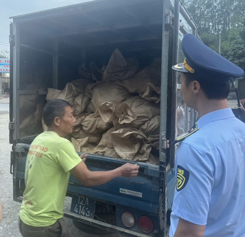 Kiểm tra, kiểm soát hàng hóa trên khâu lưu thông.