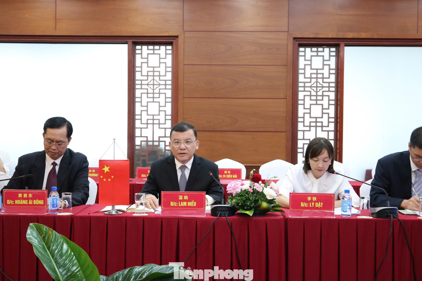 Đoàn đại biểu thành phố Sùng Tả (Quảng Tây, Trung Quốc) mong muốn hợp tác giữa hai bên Tỉnh- Khu và ngành chức năng ngày càng phát triển. Đoàn đại biểu thành phố Sùng Tả (Quảng Tây, Trung Quốc) mong muốn hợp tác giữa hai bên Tỉnh- Khu và ngành chức năng ngày càng phát triển.