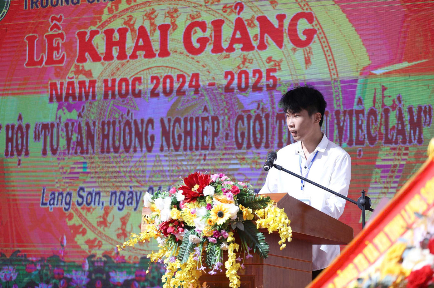 Tân sinh viên Vi Thế Duy, khoa Điện- Điện tử Trường Cao đẳng nghề Lạng Sơn bày tỏ tình cảm, suy nghĩ của mình về hướng nghiệp tương lai.