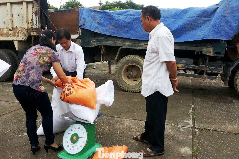Trong mùa giáp hạt, người dân Cao Bằng được cấp gạo, ổn định cuộc sống. Trong mùa giáp hạt, người dân Cao Bằng được cấp gạo, ổn định cuộc sống.