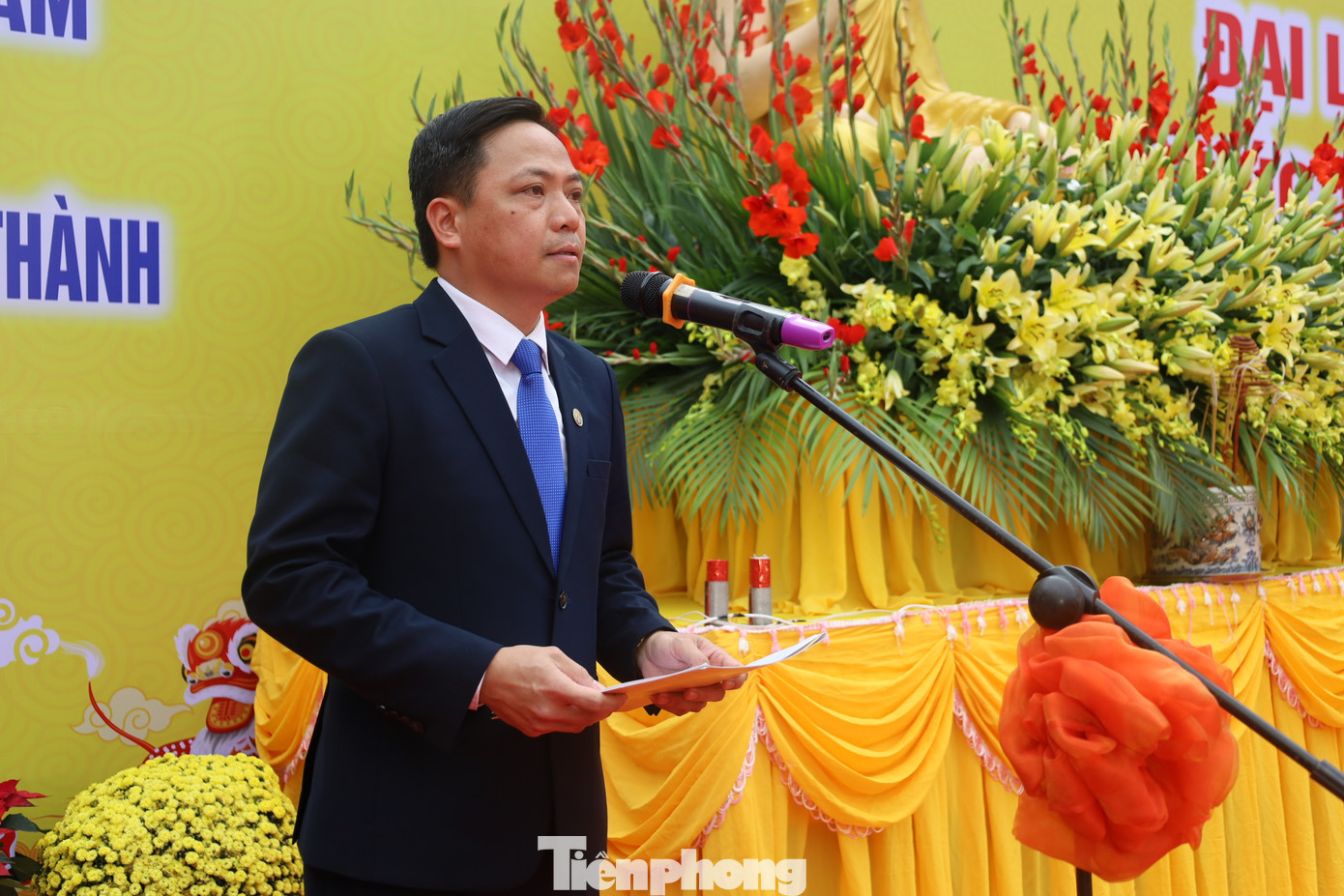 Ông Nguyễn Văn Chung - Phó Chủ tịch Ủy ban MTTQ Việt Nam tỉnh Lạng Sơn, hoan nghênh việc tổ chức mừng thọ đầu xuân cho các cụ cao niên ở Lạng Sơn. Ảnh: Duy Chiến