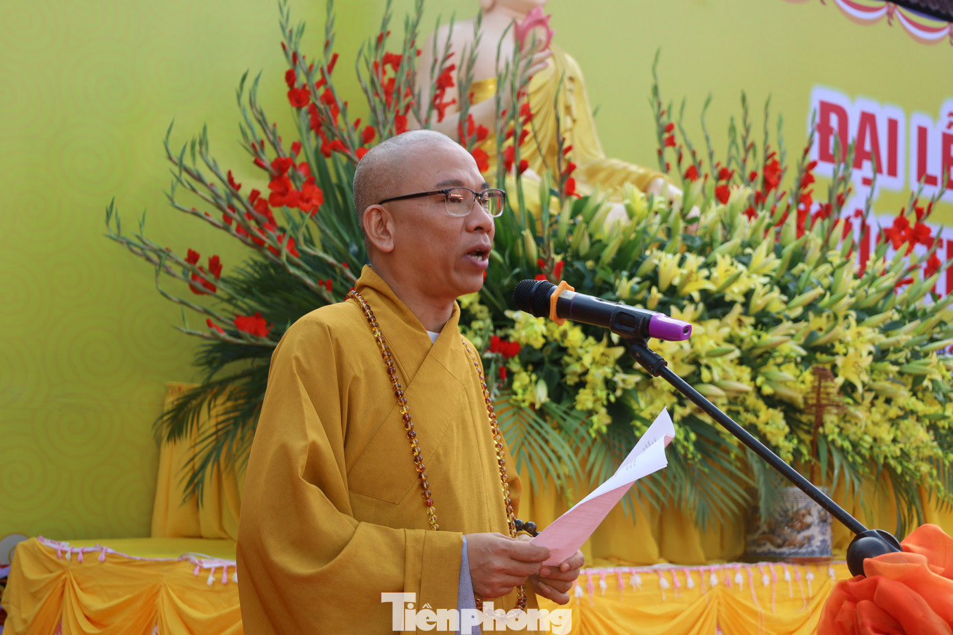 Thượng tọa Thích Quảng Truyền - Trưởng ban Trị sự Giáo hội Phật giáo, nêu bật ý nghĩa việc chúc thọ đầu xuân. Ảnh: Duy Chiến