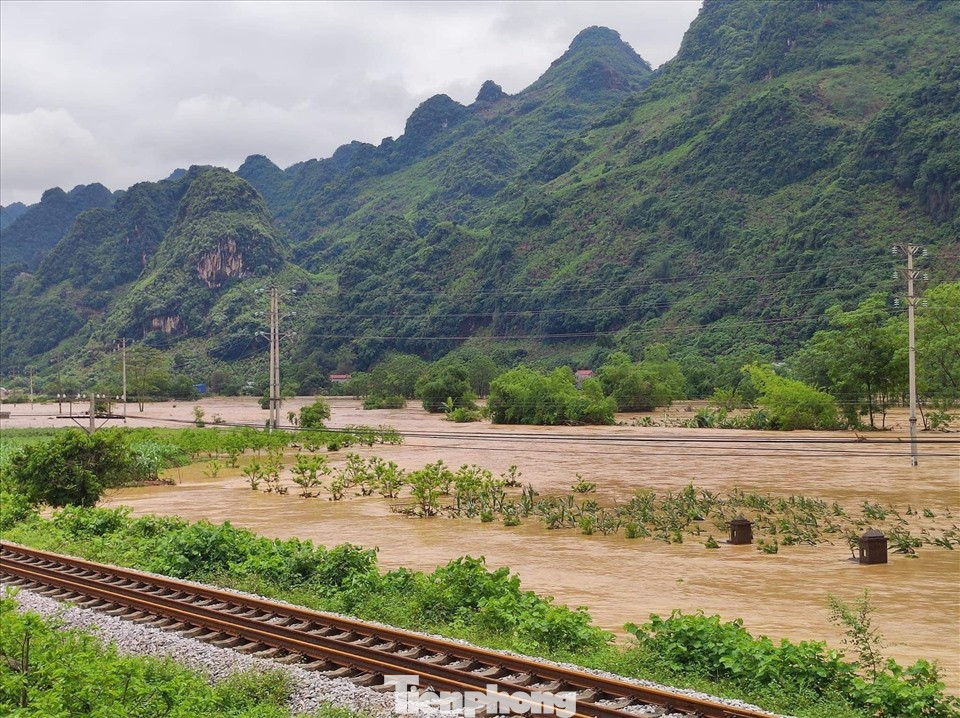 Thời gian qua, trên địa bàn Lạng Sơn xảy ra các trận mưa lớn, gây ngập lụt trên diện rộng. Thời gian qua, trên địa bàn Lạng Sơn xảy ra các trận mưa lớn, gây ngập lụt trên diện rộng.