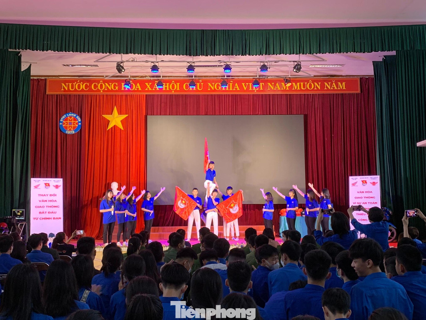 Tuổi trẻ Lạng Sơn biểu thị sự quyết tâm, đi đầu trong phong trào đảm bảo an toàn giao thông -Ảnh: Duy Chiến Tuổi trẻ Lạng Sơn biểu thị sự quyết tâm, đi đầu trong phong trào đảm bảo an toàn giao thông -Ảnh: Duy Chiến