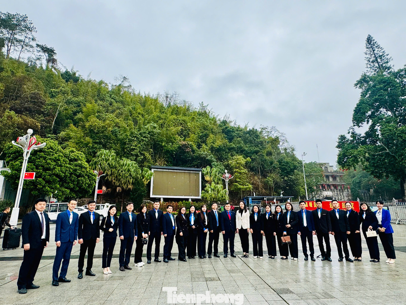 Tham quan, tìm hiểu về các "Địa chỉ đỏ", những địa danh gắn liền với tình hữu nghị hai nước Việt- Trung. Tham quan, tìm hiểu về các "Địa chỉ đỏ", những địa danh gắn liền với tình hữu nghị hai nước Việt- Trung.