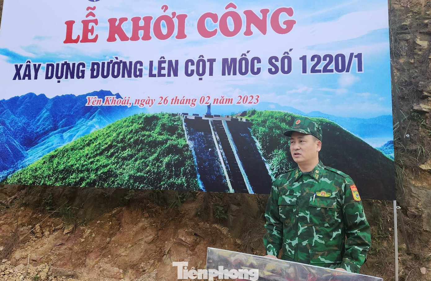 Trung tá Nguyễn Đức Bính, Đồn trưởng Biên phòng Chi Ma phát biểu tại Lễ khởi công xây dựng đường lên cột mốc 1220/1. - Ảnh: Duy Chiến