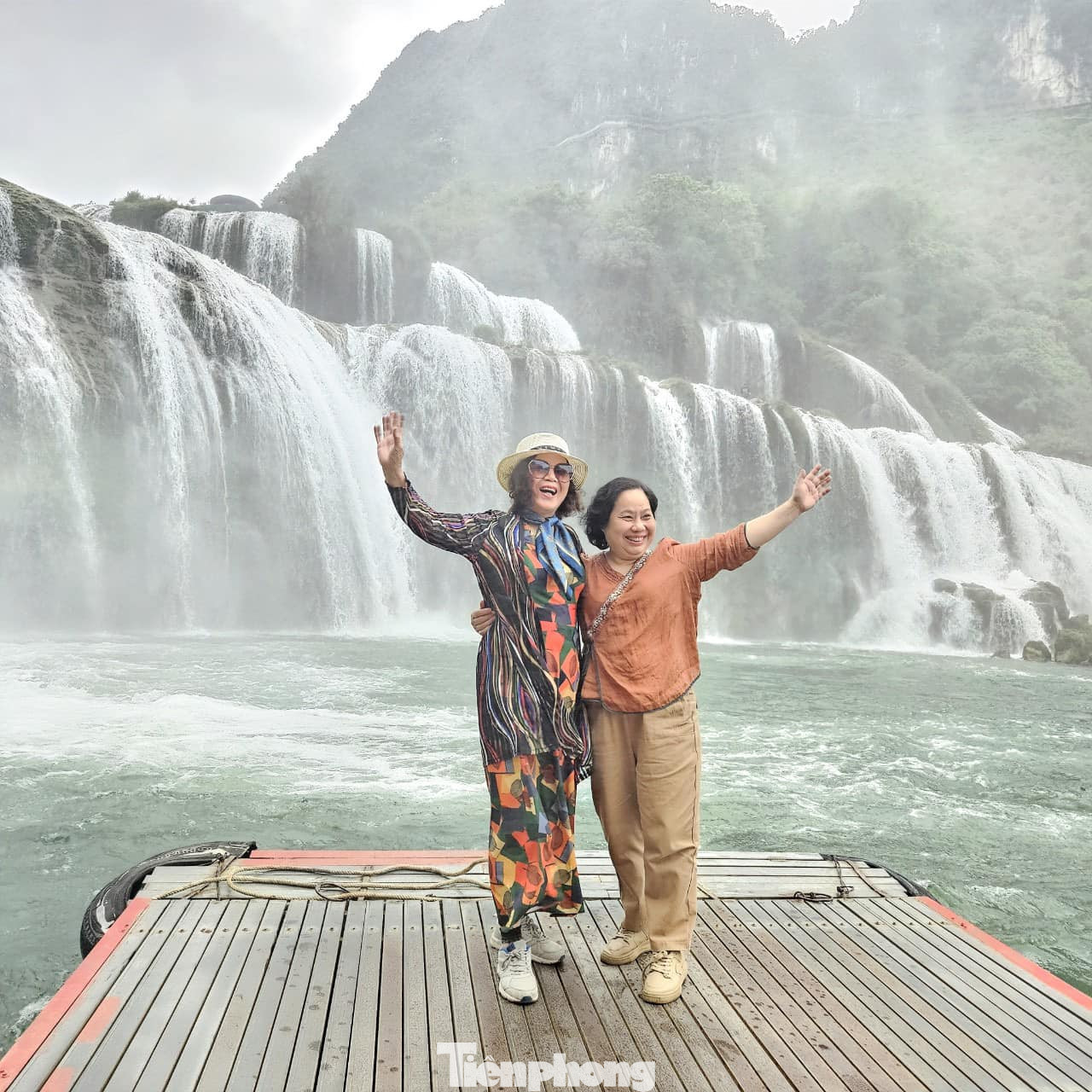 Hoạt động thăm quan nội địa tại khu vực thác Bản Giốc (Cao Bằng, Việt Nam) vẫn diễn ra bình thường. Hoạt động thăm quan nội địa tại khu vực thác Bản Giốc (Cao Bằng, Việt Nam) vẫn diễn ra bình thường.