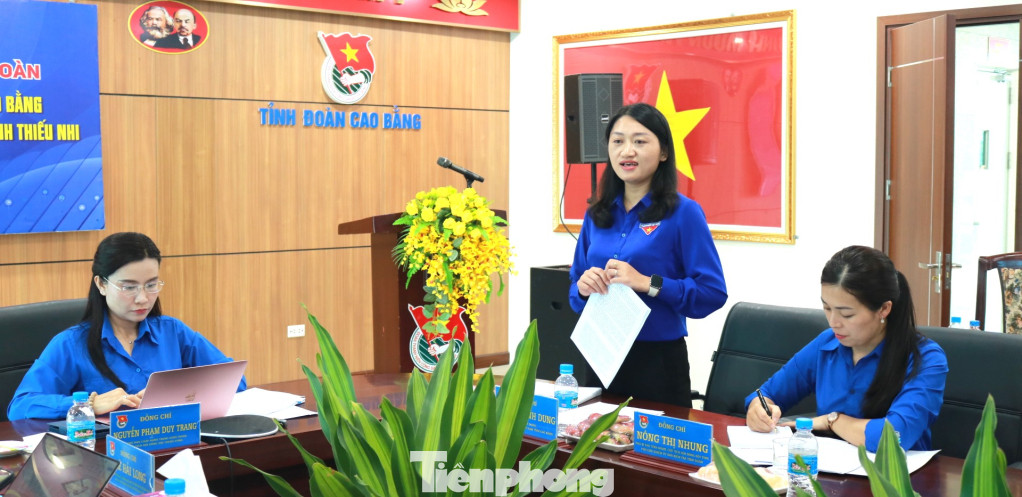 Bí thư Tỉnh Đoàn Cao Bằng Triệu Thanh Dung báo cáo hoạt động Đoàn và phong trào thanh thiếu nhi địa phương. Bí thư Tỉnh Đoàn Cao Bằng Triệu Thanh Dung báo cáo hoạt động Đoàn và phong trào thanh thiếu nhi địa phương.