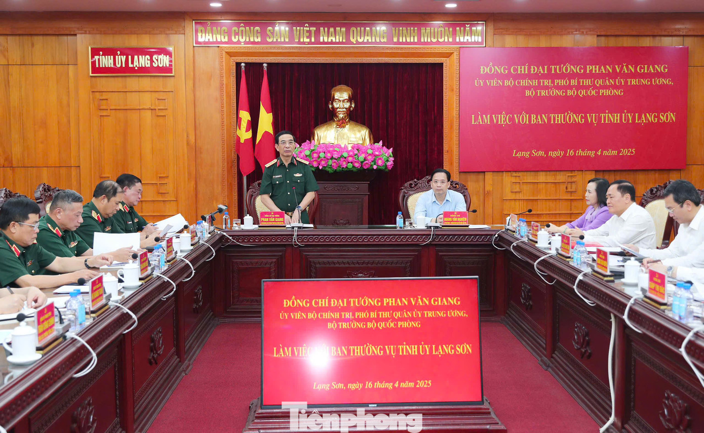 Đại tướng Phan Văn Giang mong muốn Lạng Sơn nỗ lực hơn nữa, xây dựng biên cương ngày càng vững mạnh, giàu đẹp.