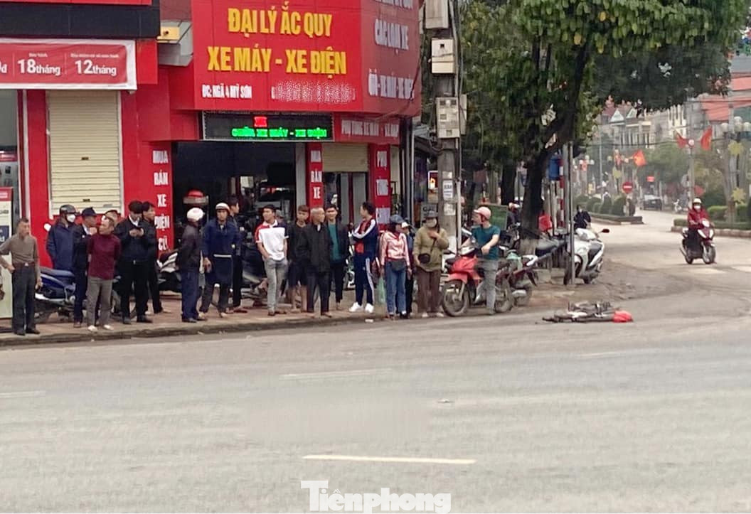 Hiện trường vụ tai nạn ven quốc lộ 1A khiến nam sinh tử vong.