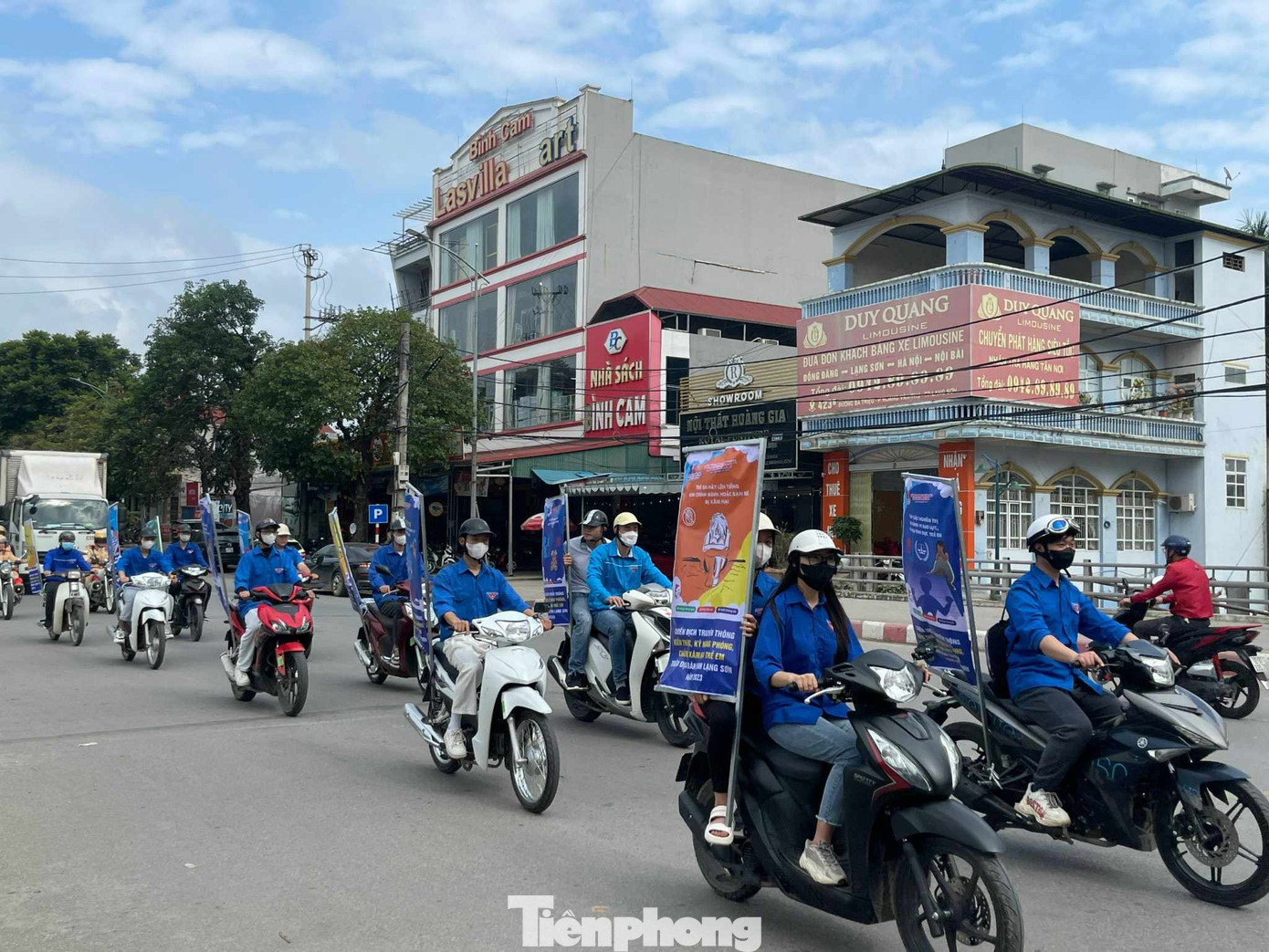 Diễu hành tuyên truyền phòng, chống xâm hại trẻ em. Ảnh: Duy Chiến Diễu hành tuyên truyền phòng, chống xâm hại trẻ em. Ảnh: Duy Chiến