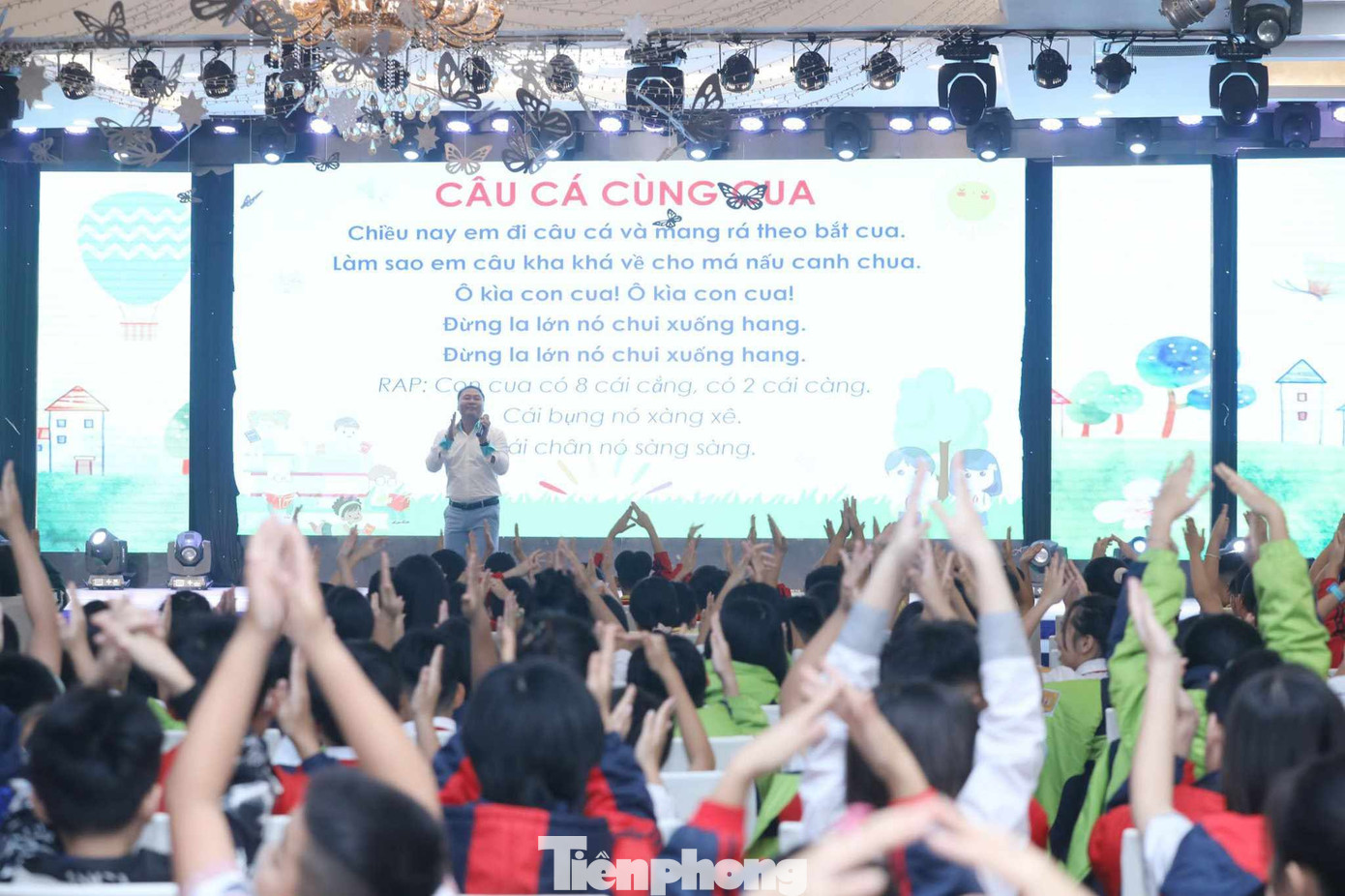 Các em còn được tham gia các trò chơi, tìm hiểu kiến thức. Ảnh: Duy Chiến Các em còn được tham gia các trò chơi, tìm hiểu kiến thức. Ảnh: Duy Chiến