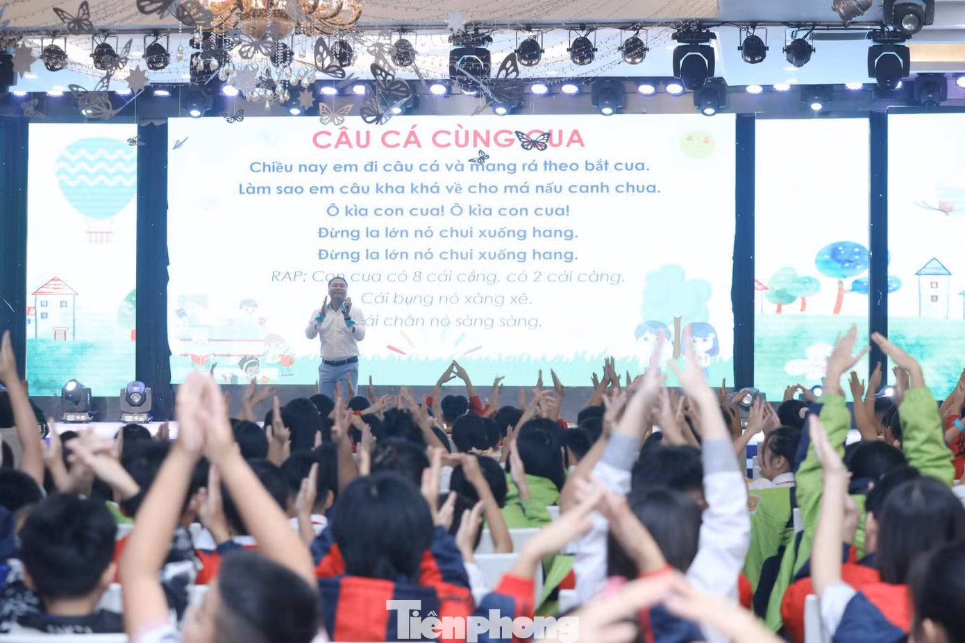 Các em còn được tham gia các trò chơi, tìm hiểu kiến thức. Ảnh: Duy Chiến