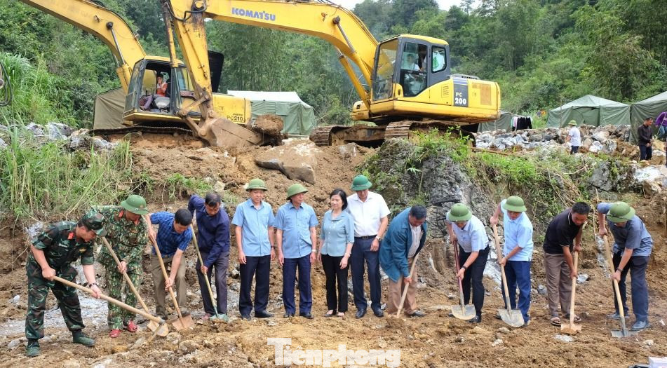 Khởi công xây dựng khu tái định cư cho nhân dân xóm Lũng Lỳ, (ảnh: T.H)