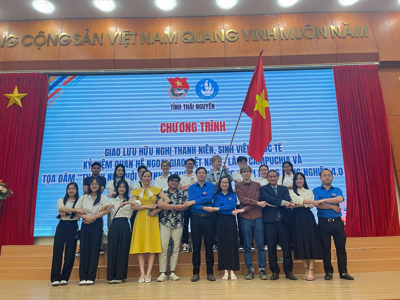 Thắm tình anh em giới trẻ trong và ngoài nước