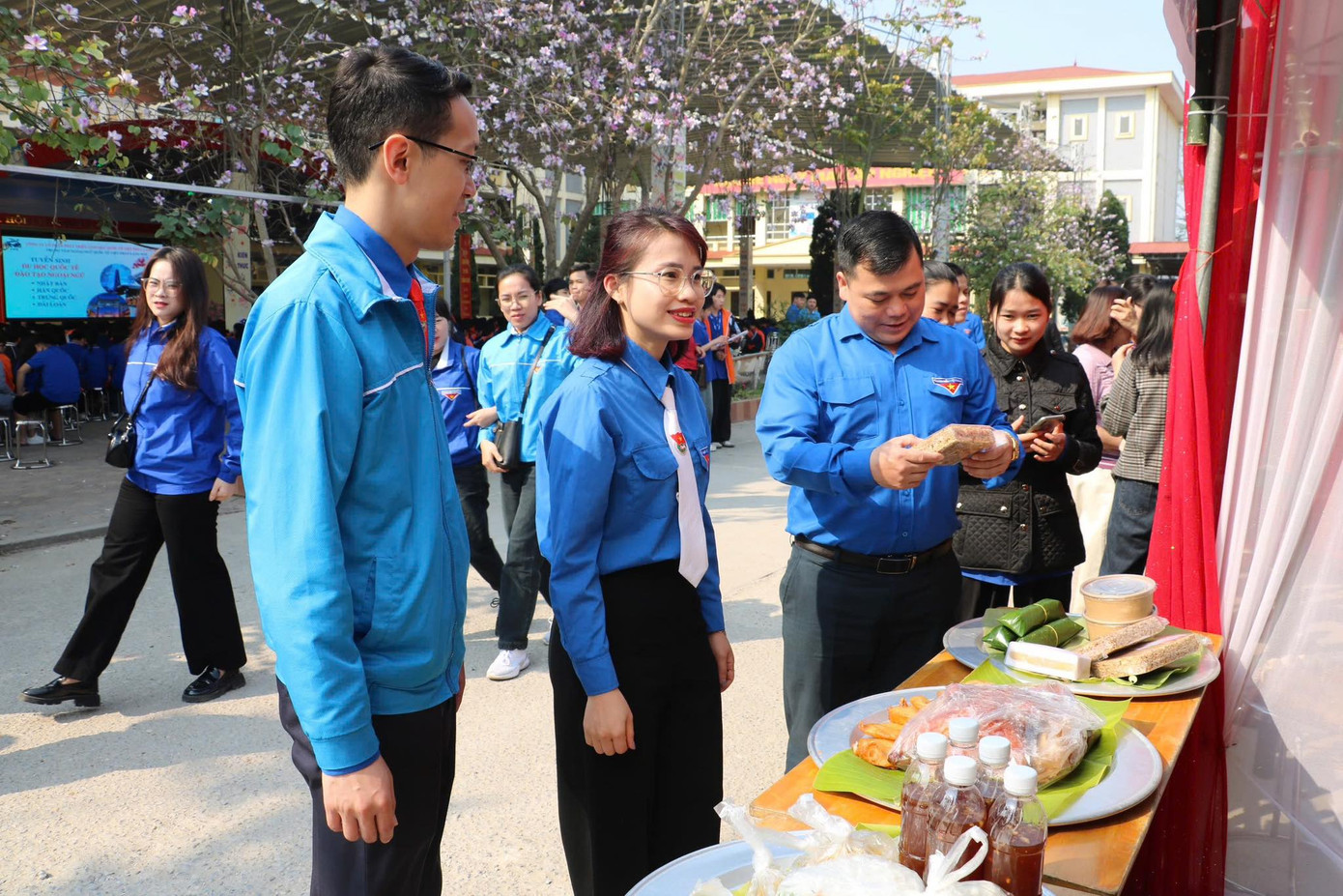 Trong thời gian qua, phong trào thanh niên khởi nghiệp thu hút nhiều đoàn viên, thanh niên tham gia. Nhiều mô hình sản xuất, kinh doanh các đặc sản vùng miền, riêng có ở xứ Lạng được giới trẻ tham gia, xây dựng cuộc sống ấm no, hạnh phúc và góp phần quảng bá các sản vật của địa phương đối với du khách trong và ngoài nước.