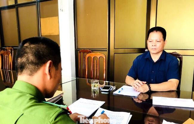 Làm việc với cơ quan công an, ông Hoàng Tuấn, Giám đốc Công ty CP Toàn Phát cho biết, bản thân tự chi tiêu hơn 1 tỷ đồng, không phải đi "lót tay" lãnh đạo địa phương.-Ảnh: LS Làm việc với cơ quan công an, ông Hoàng Tuấn, Giám đốc Công ty CP Toàn Phát cho biết, bản thân tự chi tiêu hơn 1 tỷ đồng, không phải đi "lót tay" lãnh đạo địa phương.-Ảnh: LS