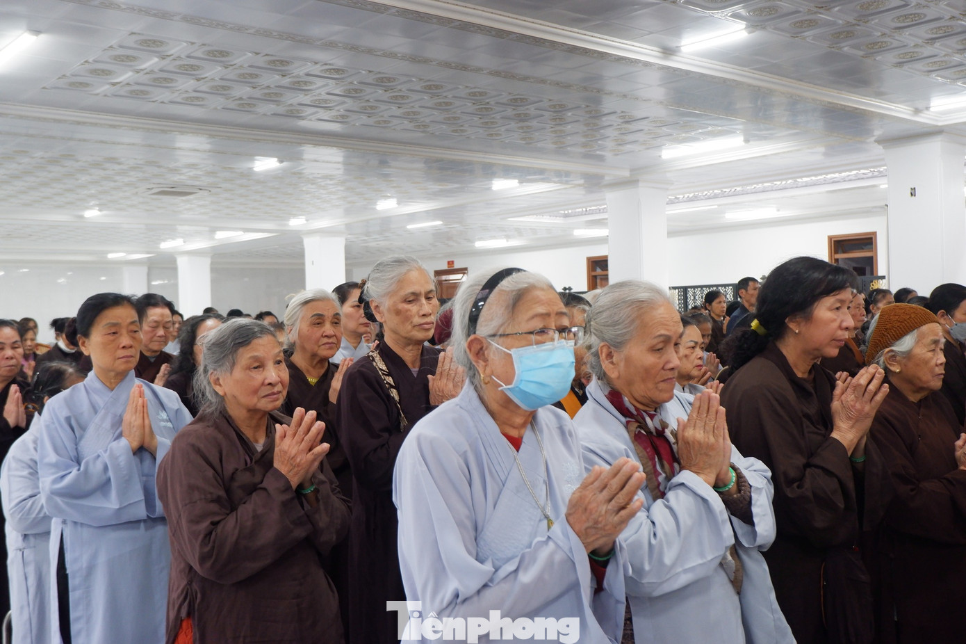 Các tăng ni, phật tử cầu siêu cho các nạn nhân tử nạn vì tai nạn giao thông. Các tăng ni, phật tử cầu siêu cho các nạn nhân tử nạn vì tai nạn giao thông.