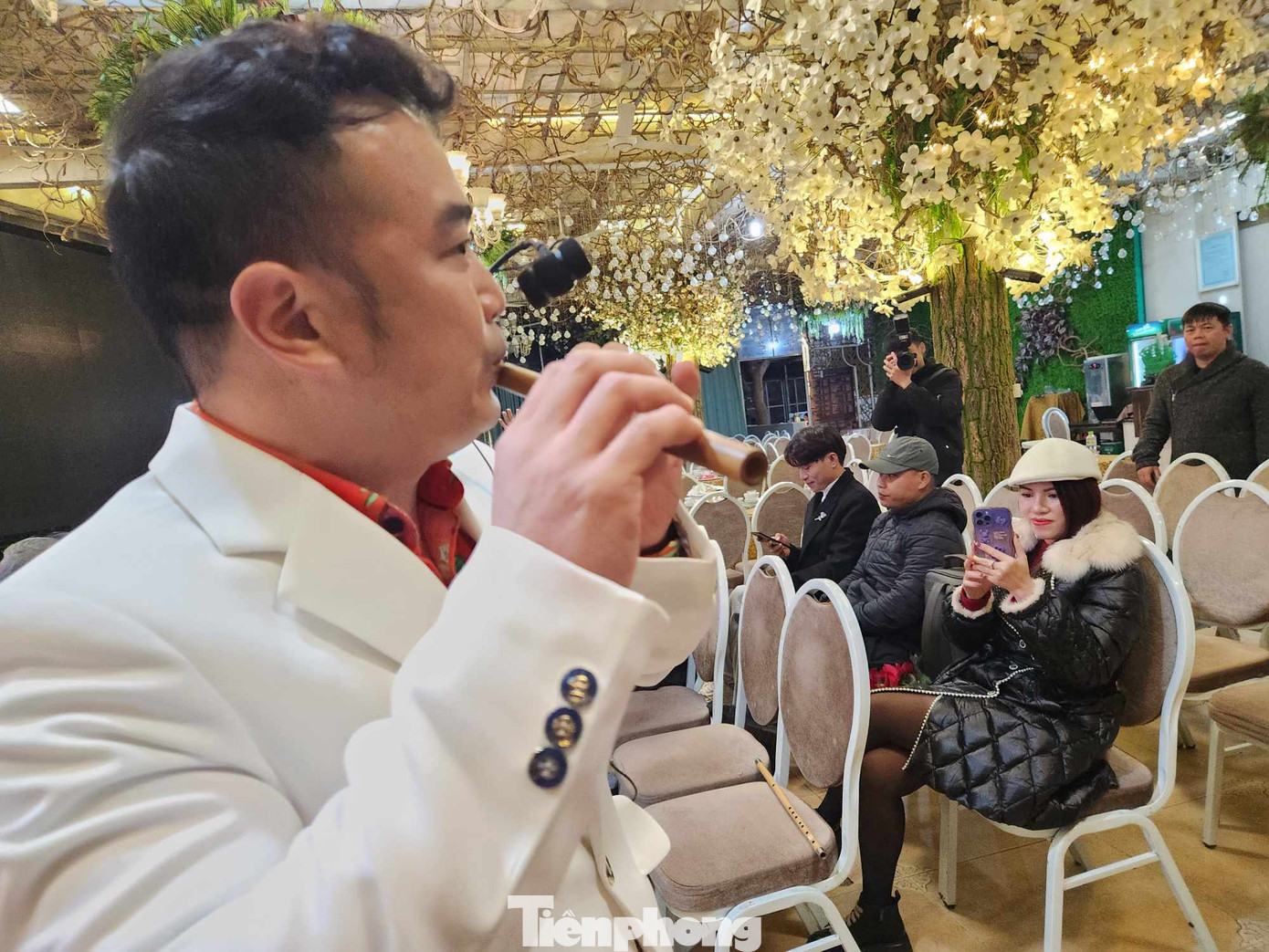 Trong tổng số trên 200 thành viên CLB sáo trúc Lạng Sơn có các công chức, viên chức đang công tác trên địa bàn tỉnh Lạng Sơn. Ảnh: Duy Chiến Trong tổng số trên 200 thành viên CLB sáo trúc Lạng Sơn có các công chức, viên chức đang công tác trên địa bàn tỉnh Lạng Sơn. Ảnh: Duy Chiến