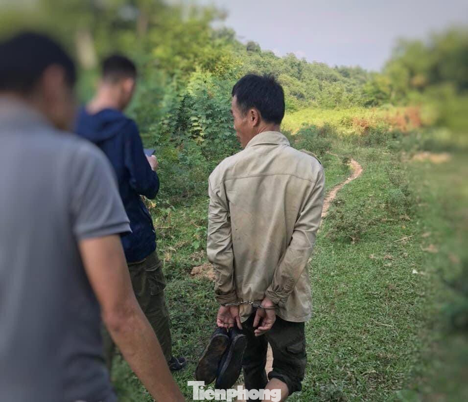 Sau gần nửa ngày truy lùng, lực lượng chức năng đã bắt được đối tượng Lương Văn Thiết -Ảnh: Duy Chiến