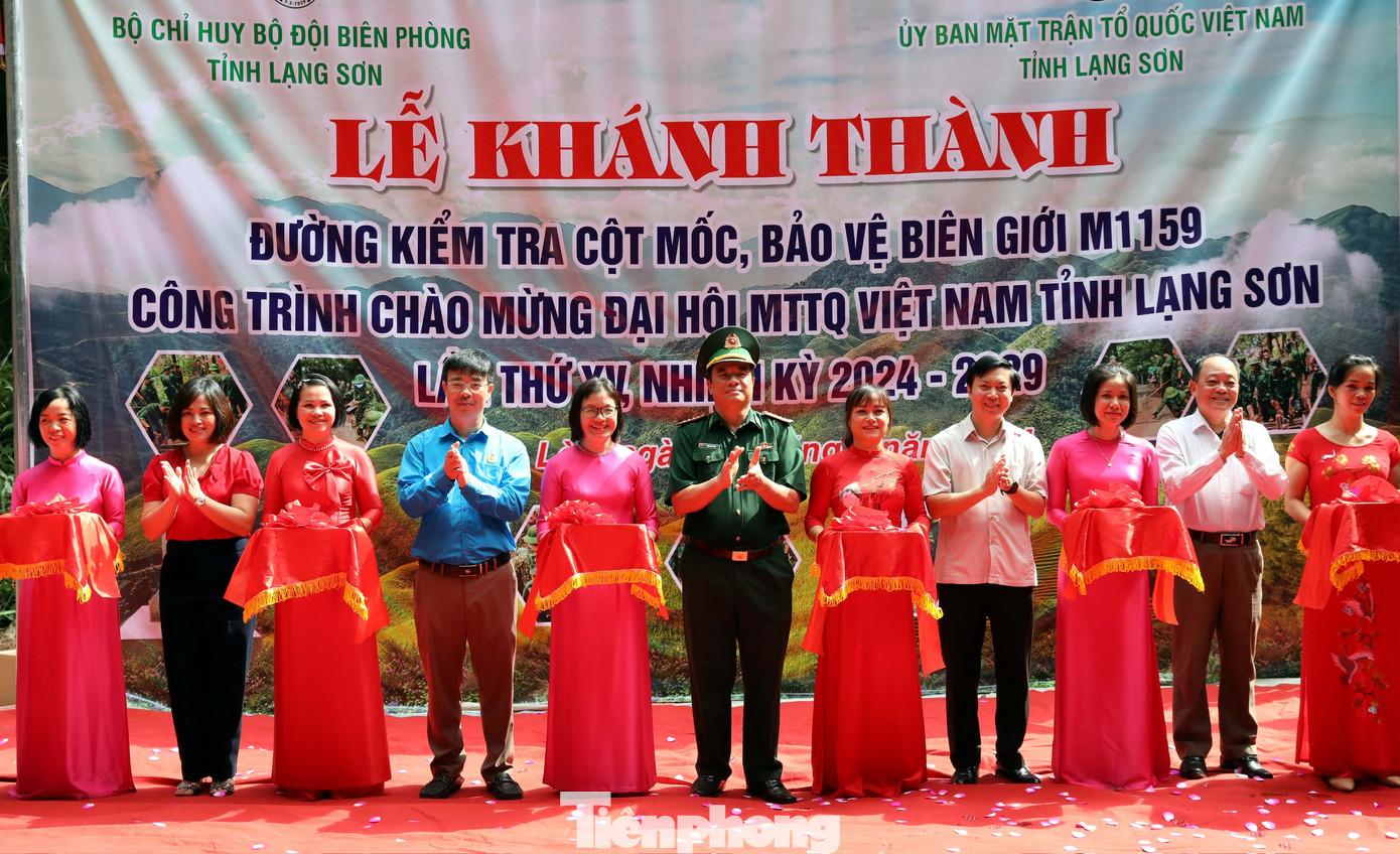 Nghi lễ Khánh thành đường kiểm tra cột mốc trên địa bàn xã Thanh Lòa, huyện Cao Lộc. Ảnh: Duy Chiến