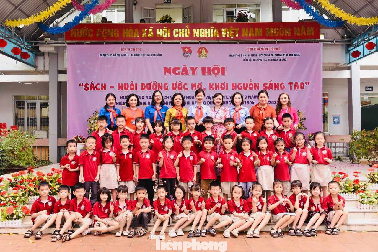 Sôi nổi chương trình ngày hội sách.