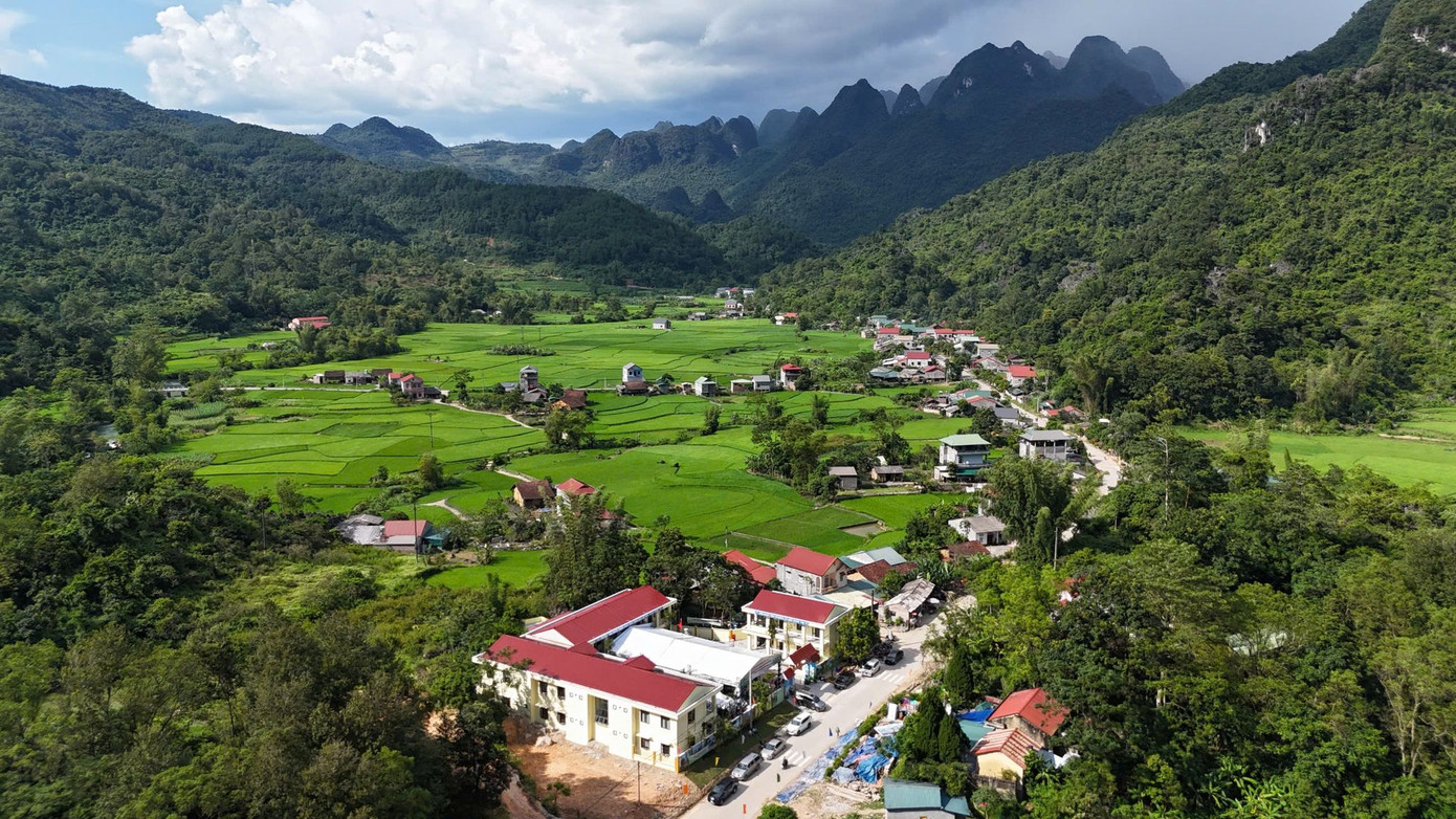 Ngôi trường mầm non Pác Bó như bông hoa rực rỡ trên non nước Cao Bằng. Ngôi trường mầm non Pác Bó như bông hoa rực rỡ trên non nước Cao Bằng.