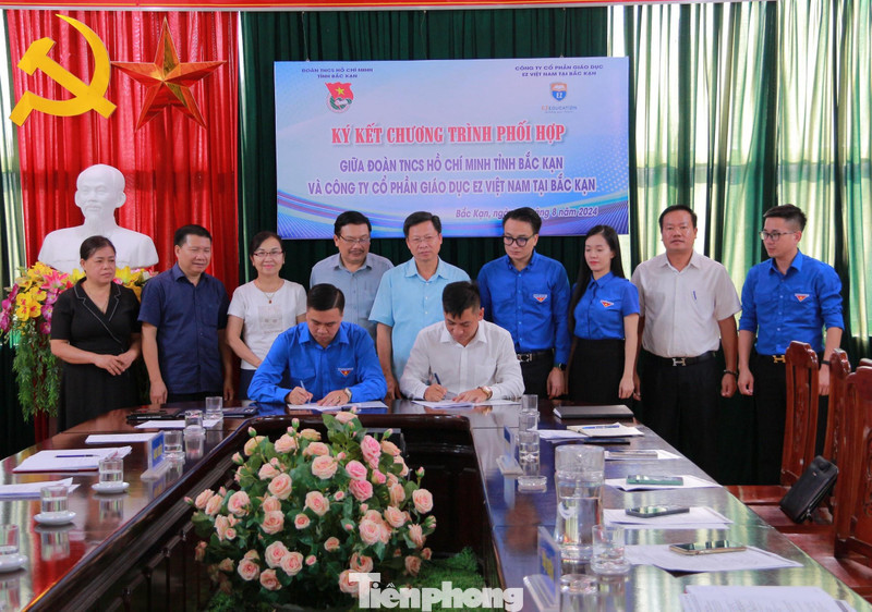 Nghi thức ký kết văn bản hợp tác. Nghi thức ký kết văn bản hợp tác.