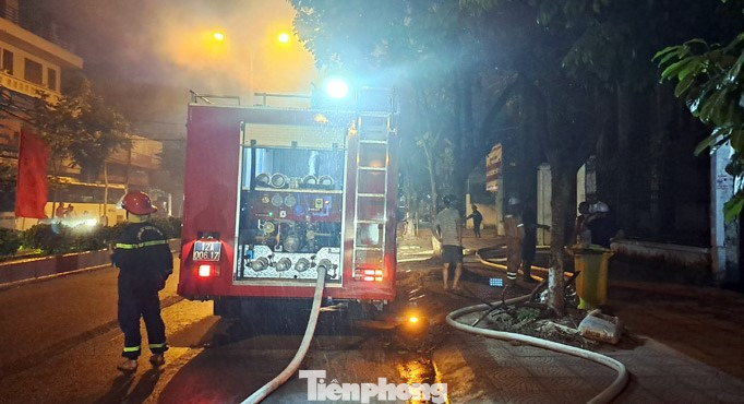 Khu vực cháy kho gas sát khu dân cư đông đúc. Khu vực cháy kho gas sát khu dân cư đông đúc.