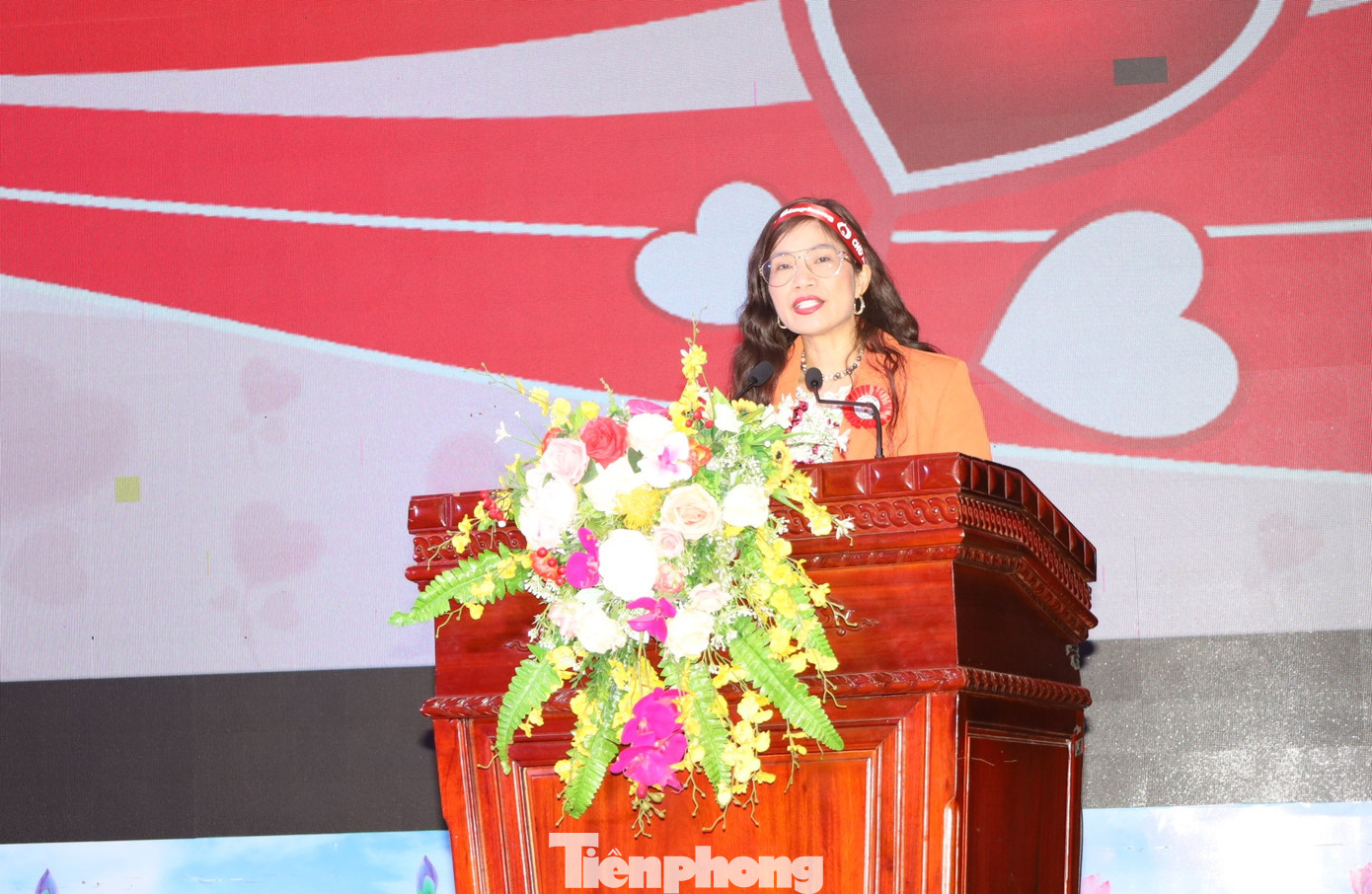 Bà Nông Bích Thuận, Phó trưởng ban Thường trực Ban chỉ đạo vận động hiến máu tỉnh Lạng Sơn nhấn mạnh, sự tham gia đông đảo của người dân giúp người bệnh có cái Tết hạnh phúc - Ảnh: Duy Chiến Bà Nông Bích Thuận, Phó trưởng ban Thường trực Ban chỉ đạo vận động hiến máu tỉnh Lạng Sơn nhấn mạnh, sự tham gia đông đảo của người dân giúp người bệnh có cái Tết hạnh phúc - Ảnh: Duy Chiến