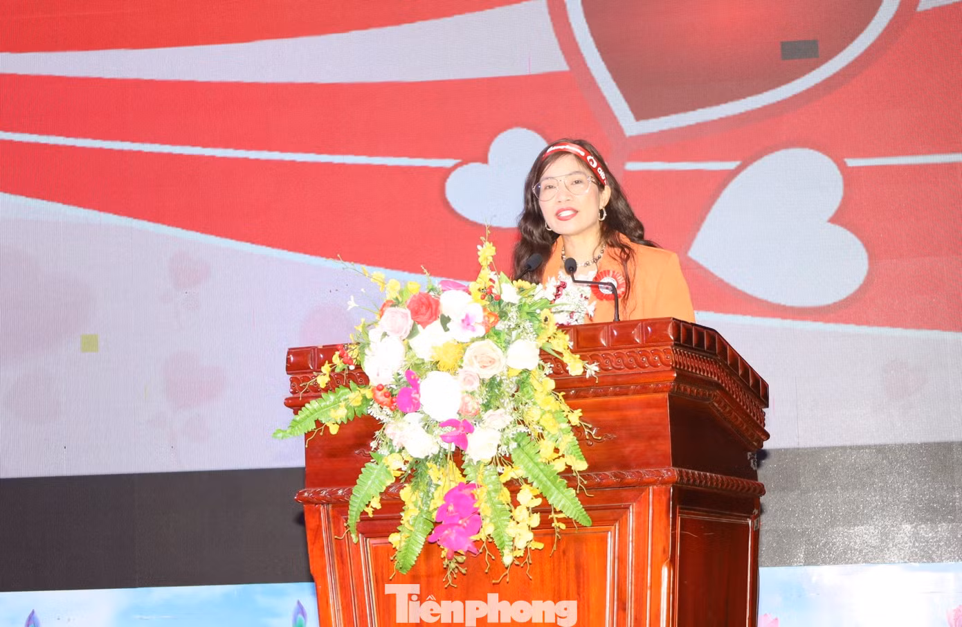 Bà Nông Bích Thuận, Phó trưởng ban Thường trực Ban chỉ đạo vận động hiến máu tỉnh Lạng Sơn nhấn mạnh, sự tham gia đông đảo của người dân giúp người bệnh có cái Tết hạnh phúc - Ảnh: Duy Chiến