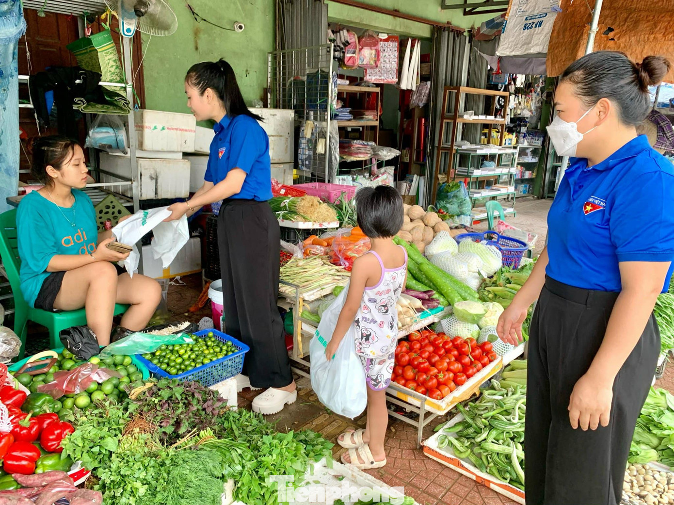 Tuổi trẻ huyện Hữu Lũng tuyên truyền bảo vệ môi trường. Tuổi trẻ huyện Hữu Lũng tuyên truyền bảo vệ môi trường.