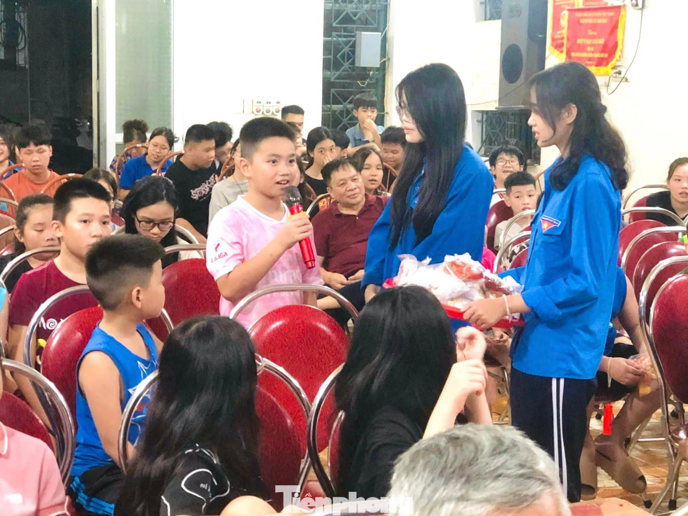 Sinh hoạt hè cùng các em thiếu nhi ở địa bàn dân cư. Sinh hoạt hè cùng các em thiếu nhi ở địa bàn dân cư.