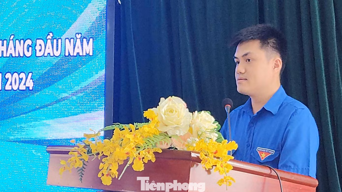 Các cán bộ Huyện, thành Đoàn tham gia thảo luận, phát biểu ý kiến. Ảnh: Duy Chiến