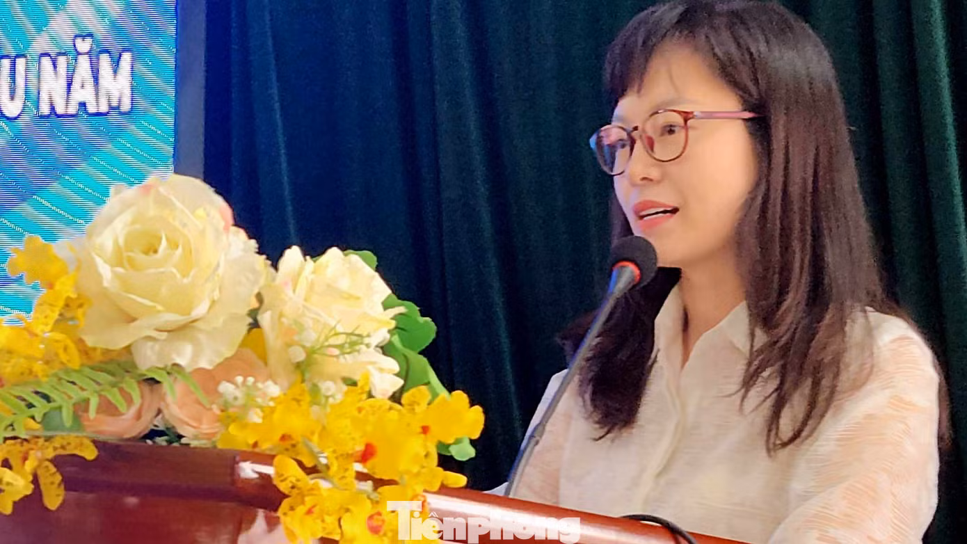 Phó Giám đốc Ngân hàng Chính sách- xã hội tỉnh Lạng Sơn nêu kết quả các vốn vay hỗ trợ thanh niên khởi nghiệp, lao động sản xuất. Ảnh: Duy Chiến