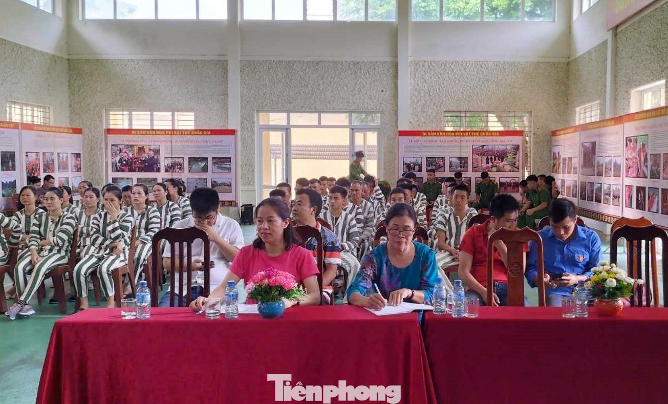 35 học viên tham gia lớp học nghề chăn nuôi lợn. Ảnh: Duy Chiến 35 học viên tham gia lớp học nghề chăn nuôi lợn. Ảnh: Duy Chiến