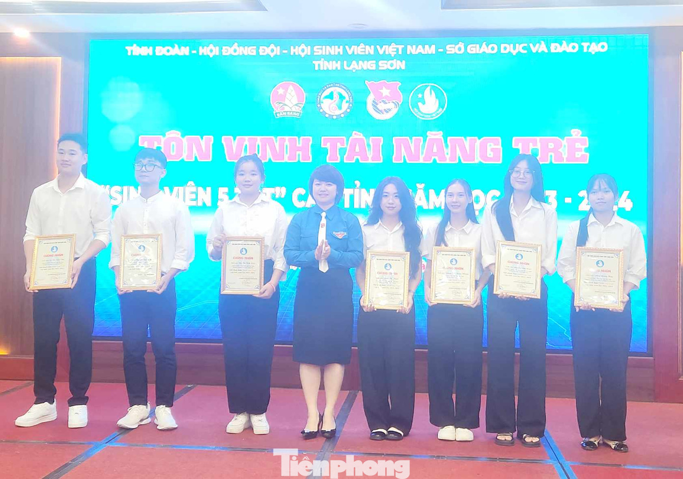 Tôn vinh các Tài năng trẻ.